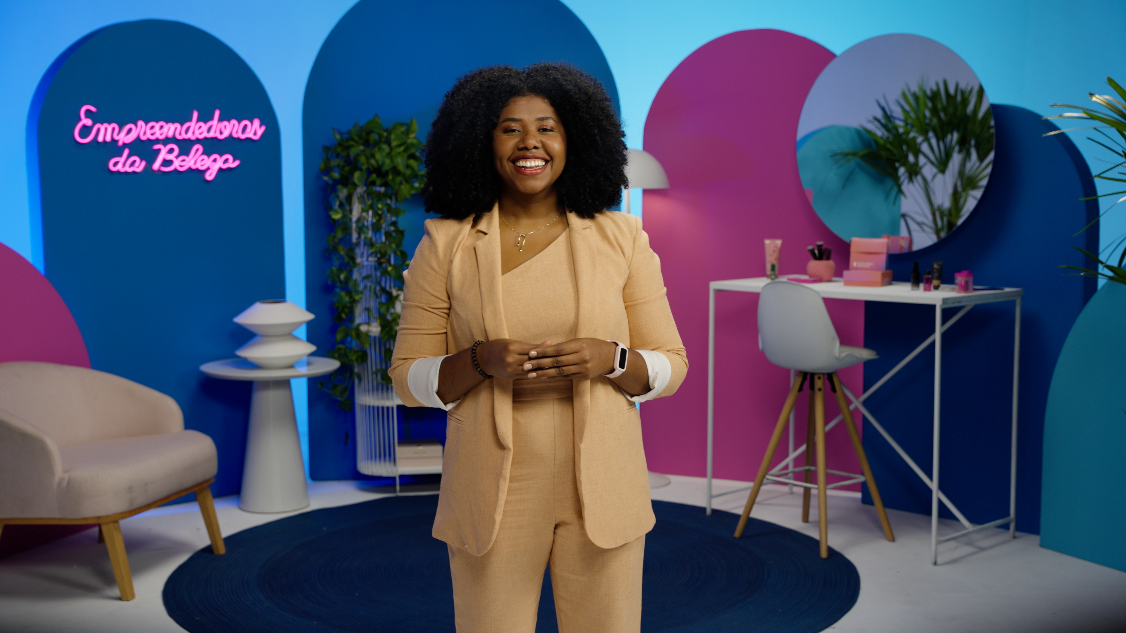 Transforma a gestão do teu negócio: aprende estratégias práticas e acolhedoras com referências em finanças no cenário nacional image